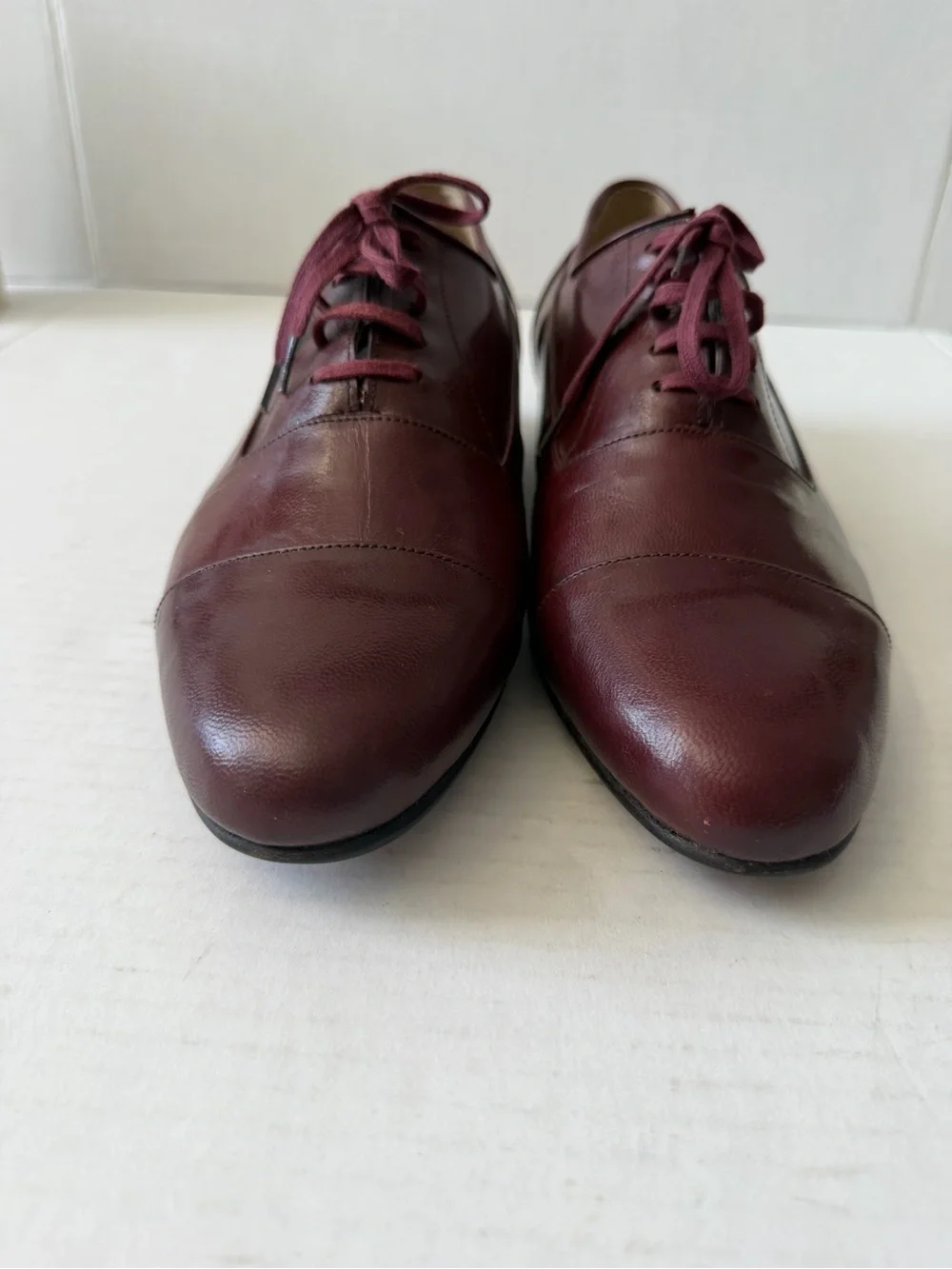 Yokshire & Hill elegant burgundy